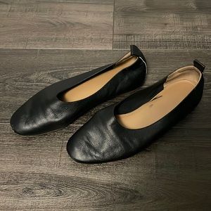 Everlane The Italian Leather Day Glove flats